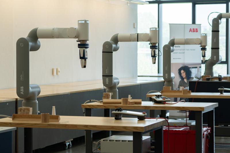 Collaboration Between Design and Automated Fabrication