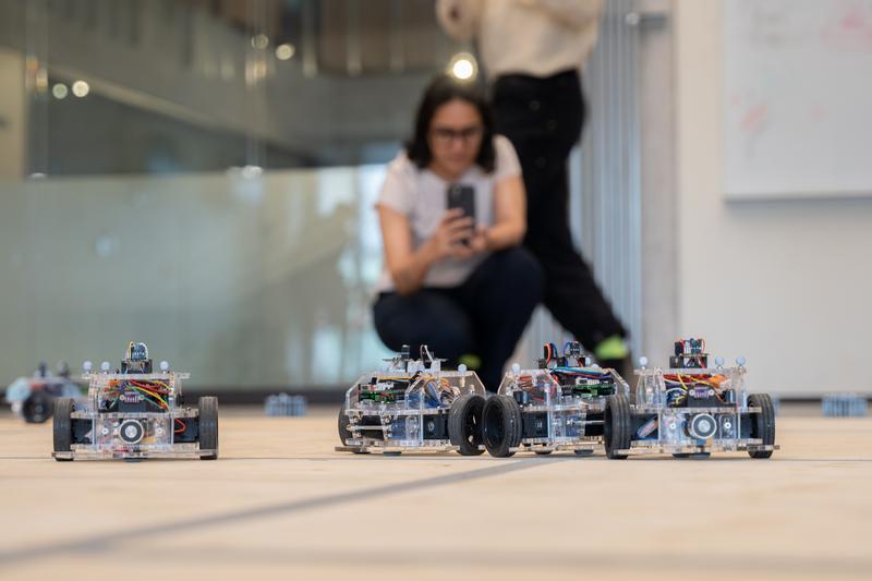 Exploring Centralization in Collective Robotic Construction